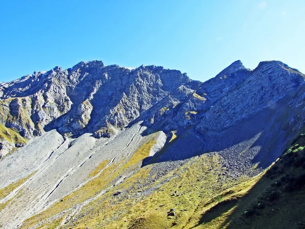Vista Dos Picos Pitorescos Maciço Montanhoso Alpino Fronteiriço Ratikon Raetikon — Fotografia de Stock