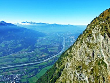 Bundner Herrschaft (Buendner Herrschaft) bölgesinde ve Liechtenstein eyaleti, Mainfeld - Grisonlar Kantonu (Graubunden veya Graubuenden), İsviçre