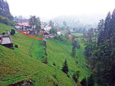 Predjama Şatosu - Postojna, Slovenya 'dan Lokva Nehri Vadisi' nin panoramik manzarası
