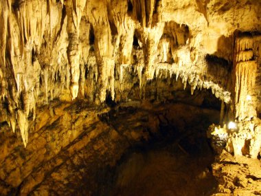 Yukarı Baracs Mağarası veya Gornja Baraceva sızıntısı (Barac mağaraları veya Znacajni Krajolik Baraceve sızıntısı) - Rakovica, Hırvatistan (Kroatien, Hrvatska)