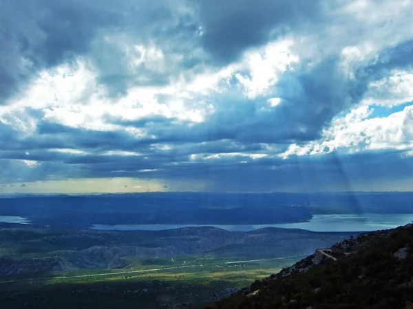 Awan Menakjubkan Atas Adriatik Dari Puncak Velebit Kroasia Cudesni Oblaci — Stok Foto