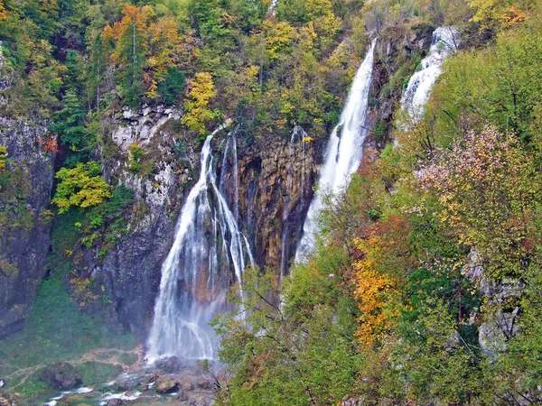 Stora Vattenfall Veliki Örfil Eller Slap Plitvica Plitvicesjöarnas Nationalpark Eller — Stockfoto