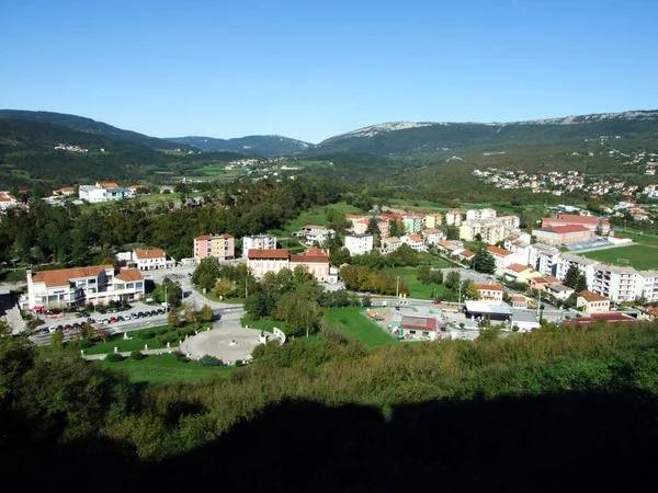 아티아 미르나 계곡의 Pogled Grad Buzet Plodna Polja Dolini Rijeke — 스톡 사진