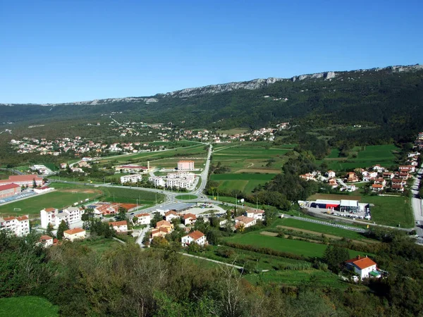 Utsikt Över Staden Buzet Och Bördiga Fält Mirna Floddalen Kroatien — Stockfoto