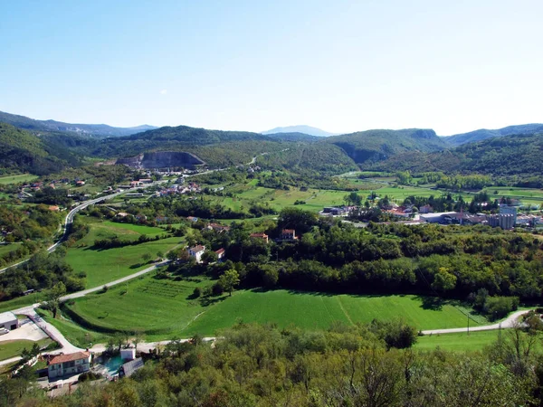 Uitzicht Stad Buzet Vruchtbare Velden Mirna Vallei Kroatië Pogled Grad — Stockfoto
