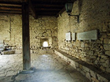 Hum 'dan tarihi ve etnolojik motifler - dünyanın en küçük şehri, Hırvatistan (Povijesni i etnoloski motivi iz Huma u Istri, najmanjeg grada na svijetu - Hum, Hrvatska)