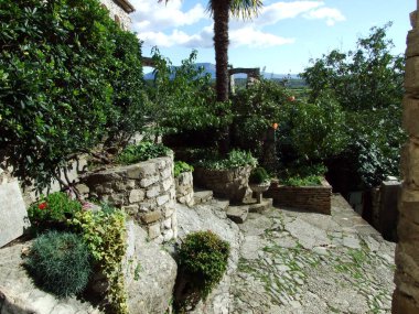 Hum 'dan tarihi ve etnolojik motifler - dünyanın en küçük şehri, Hırvatistan (Povijesni i etnoloski motivi iz Huma u Istri, najmanjeg grada na svijetu - Hum, Hrvatska)