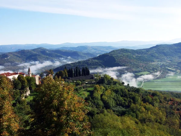 Blick Auf Das Tal Des Flusses Mirna Und Herbstlichen Morgennebel — Stockfoto