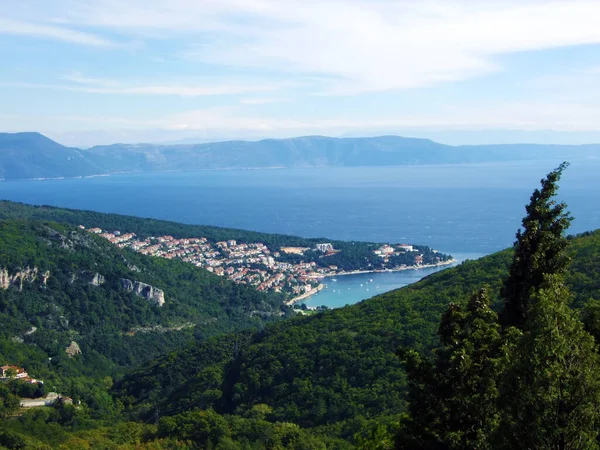 Pohled Istrijský Les Pobřežní Turistické Letovisko Rabac Ostrov Cres Labin — Stock fotografie