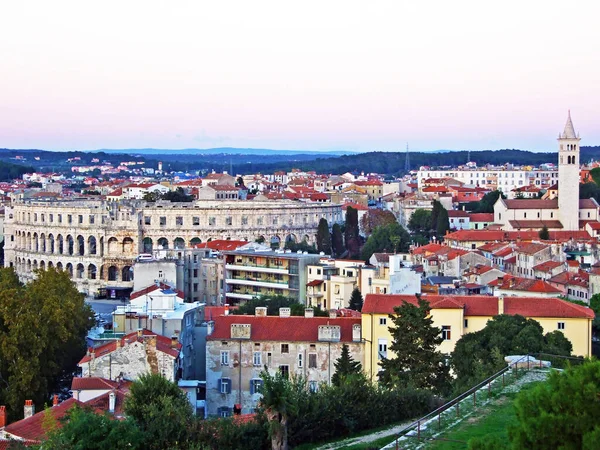 ヴェネツィアの要塞城の観点からプラの街の眺め イストリア クロアチア — ストック写真