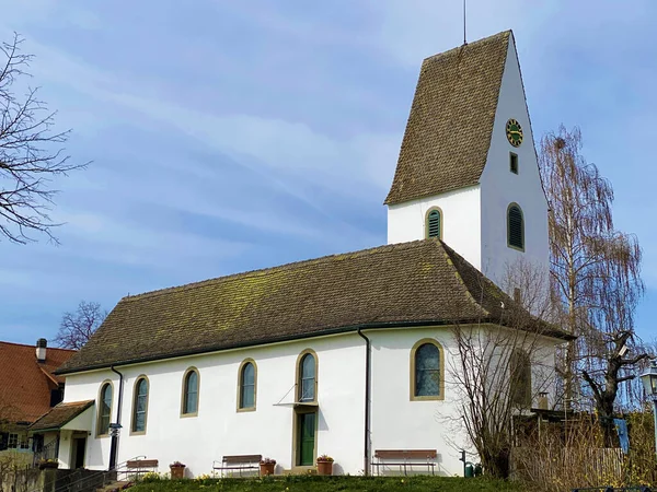 改革派教会WetzwilまたはダイReformierte Kirche Wetzwil スイスのチューリッヒまたはチューリッヒのカントン スイス — ストック写真