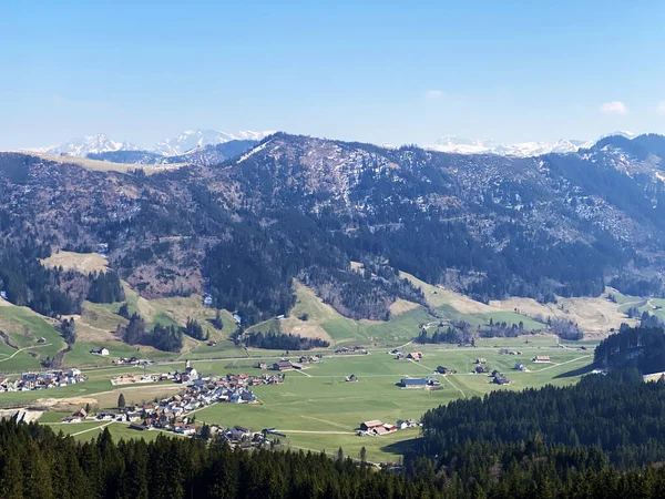 瑞士施维茨Einsiedeln Canton Schwyz Schweiz Sihlsee水库湖附近的阿尔卑斯山谷景观 — 图库照片
