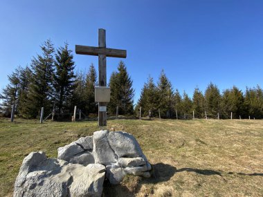 Alp Dağı tepesi Lochweid Chruez veya Lochweid Chruz Alptal Vadisi üzerinde, Einsiedeln - Schwyz Kantonu, İsviçre (Schweiz)