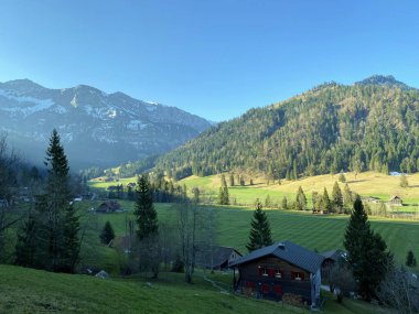 Ruemlig veya Rumlig Nehri boyunca uzanan Eigental Alp Vadisi, İsviçre 'nin Lucerne Kantonu (Kanton Luzern, Schweiz)