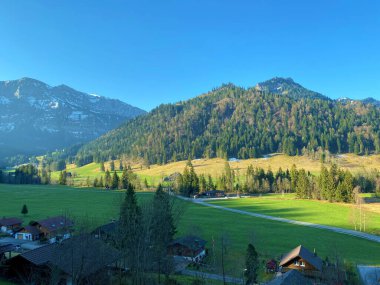 Ruemlig veya Rumlig Nehri boyunca uzanan Eigental Alp Vadisi, İsviçre 'nin Lucerne Kantonu (Kanton Luzern, Schweiz)
