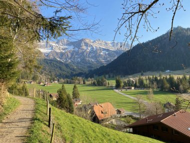 Ruemlig veya Rumlig Nehri boyunca uzanan Eigental Alp Vadisi, İsviçre 'nin Lucerne Kantonu (Kanton Luzern, Schweiz)