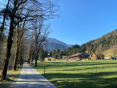 Ruemlig ya da Rumlig nehri boyunca ve Eigental vadisinde, Eigenthal Kantonu - Lucerne, İsviçre (Kanton Luzern, Schweiz)