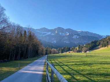 Ruemlig ya da Rumlig nehri boyunca ve Eigental vadisinde, Eigenthal Kantonu - Lucerne, İsviçre (Kanton Luzern, Schweiz)