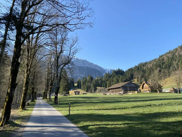 Ruemlig ya da Rumlig nehri boyunca ve Eigental vadisinde, Eigenthal Kantonu - Lucerne, İsviçre (Kanton Luzern, Schweiz)