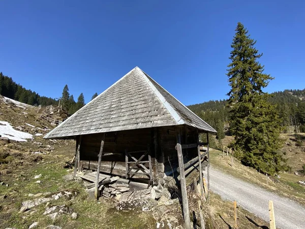 Traditionele Landelijke Architectuur Familieveehouderijen Het Eigental Eigenthal Kanton Luzern Zwitserland — Stockfoto