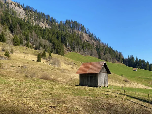 Traditionele Landelijke Architectuur Familieveehouderijen Het Eigental Eigenthal Kanton Luzern Zwitserland — Stockfoto