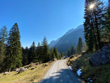 Eigental Alp Vadisi, Eigenthal 'den gökyüzü ve güneş, İsviçre' nin Lucerne Kantonu 'na (Kanton Luzern, Schweiz)