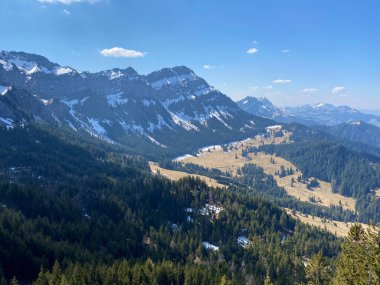 Alp tepeleri Hengst (Haengst oder Hangst) ve Staefeliflue oder Stafeliflue, Eigenthal - Kanton Lucerne, İsviçre (Kanton Luzern, Schweiz)