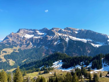Alp tepeleri Klimsenhorn, Esel, Tomlishorn ve Widderfeld in the Mountain massif Pilatus veya Pilatus Dağı, Eigenthal - Kanton Lucerne, İsviçre (Kanton Luzern, Schweiz)