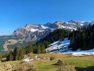 Alp tepeleri Klimsenhorn, Esel, Tomlishorn ve Widderfeld in the Mountain massif Pilatus veya Pilatus Dağı, Eigenthal - Kanton Lucerne, İsviçre (Kanton Luzern, Schweiz)