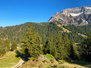 Alp tepeleri Klimsenhorn ve Esel in the Mountain massif Pilatus veya Pilatus Dağı, Eigenthal - Lucerne Kantonu, İsviçre (Kanton Luzern, Schweiz)