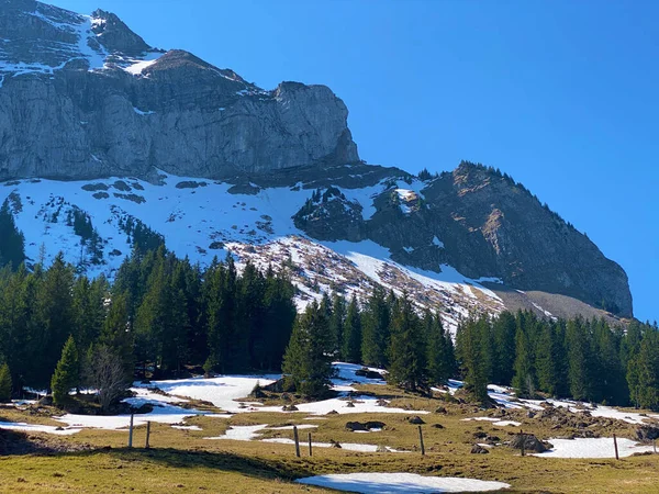 Widok Alpejski Szczyt Gnepfstein Mittagguepfi Oder Mittaggupfi Doliny Eigental Eigenthal — Zdjęcie stockowe