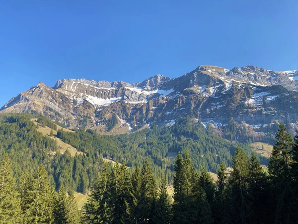 Αλπικές Κορυφές Klimsenhorn Esel Tomlishorn Και Widderfeld Στον Ορεινό Όγκο — Φωτογραφία Αρχείου