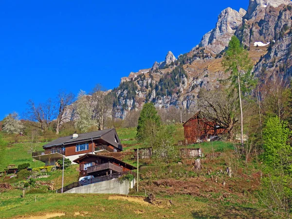 Architecture Rurale Traditionnelle Élevages Familiaux Dans Vallée Seeztal Dessus Lac — Photo