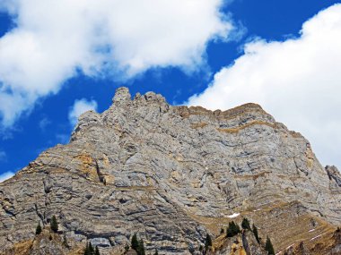 Obertoggenburg bölgesi ile Walenstadtberg Gölü arasındaki Churfirsten sıradağlarındaki Schibenstoll tepesi - İsviçre 'nin St. Gallen kantonu (Kanton St. Gallen, Schweiz)