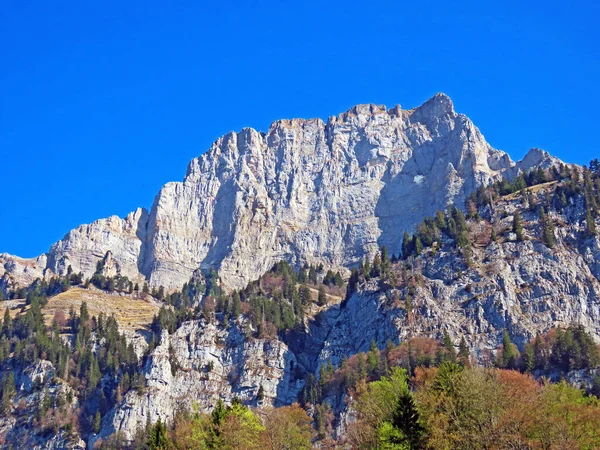 Obertoggenburg Bölgesi Ile Walenstadtberg Gölü Arasındaki Churfirsten Dağı Sırasındaki Brisi — Stok fotoğraf