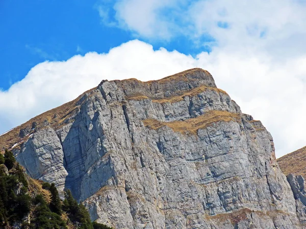 Pico Alpino Schibenstoll Cordillera Churfirsten Entre Región Obertoggenburg Lago Walensee —  Fotos de Stock