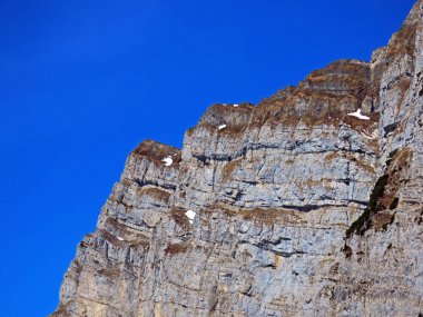 Obertoggenburg Bölgesi ile Walenstadtberg Gölü arasındaki Churfirsten Dağları 'ndaki Nageliberg ya da Nageliberg tepesi - İsviçre' nin St. Gallen Kantonu (Schweiz)