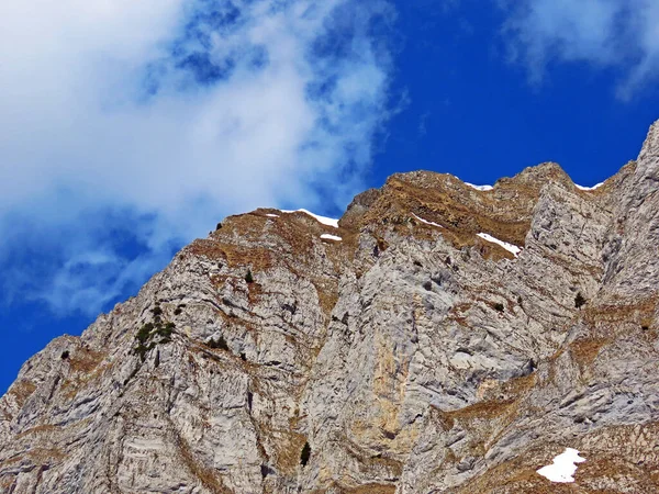 Alpesi Csúcs Szemölcs Churfirsten Hegyvonulatban Obertoggenburg Régió Walensee Között Walenstadtberg — Stock Fotó