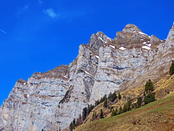 Alpine Peaks Naegeliberg Nageliberg Schaeren Scharen Churfirsten Mountain Range Walenstadtberg — Stock Photo, Image