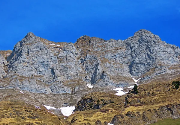 Alpejski Szczyt Selun Pasmie Górskim Churfirsten Między Regionem Obertoggenburg Jeziorem — Zdjęcie stockowe