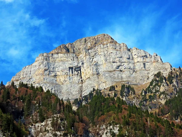 位于瑞士圣加仑州瓦伦施塔特贝格州奥伯托根堡地区和瓦伦塞湖之间的丘尔菲斯顿山脉的兴德鲁格高山峰 施韦兹 坎顿圣加仑 — 图库照片
