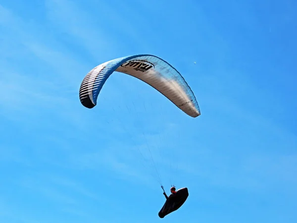 Gökyüzünde Paragliderler Churfirsten Dağlarının Tepesinde Seeztal Subalpine Vadisi Walenstadtberg Gallen — Stok fotoğraf