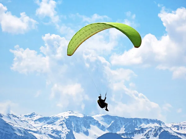 Paragliders Sky Churfirsten Mountain Range Seeztal Subalpine Valley Walenstadtberg Canton — стокове фото