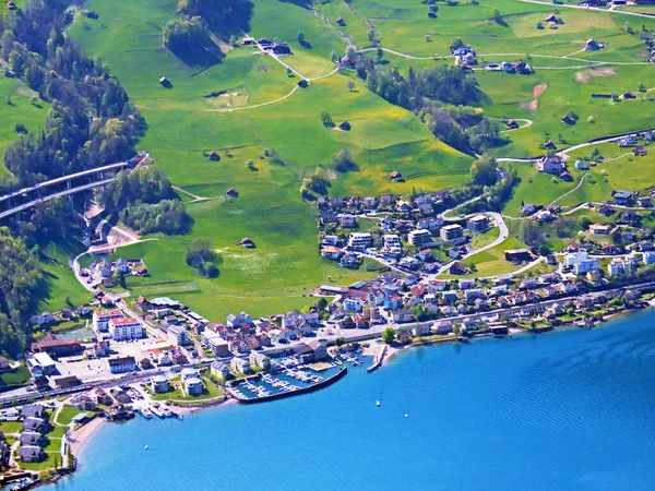 Unterzen Osada Nad Břehy Jezera Walensee Pod Svahy Glarus Alpy — Stock fotografie