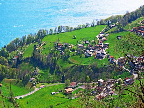 スイス ザンクト ガレン州 カントン セント ガレン スイス ヴァレンゼー湖の上 チュルファーレン山脈の麓にある 亜高山の集落ヴァレンシュタットベルク — ストック写真