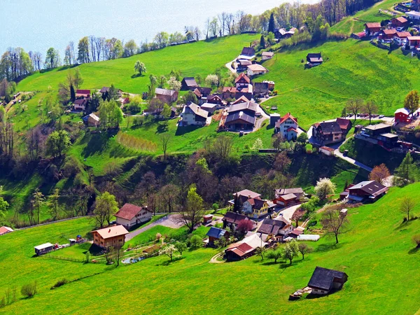 Assentamento Subalpino Walenstadtberg Sopé Cordilheira Churfirsten Acima Lago Walensee Cantão — Fotografia de Stock