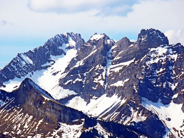 Picos Alpinos Empinados Ruchen Fulen Stock Montaña Muertschenstock Cordillera Los —  Fotos de Stock