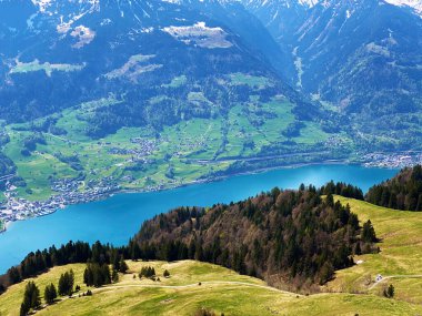 Walensee Gölü, Churfirsten ve Seeztal subalpine vadileri arasında, Walenstadtberg - St. Gallen, İsviçre (Kanton St. Gallen, Schweiz)