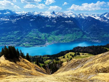 Walensee Gölü, Churfirsten ve Seeztal subalpine vadileri arasında, Walenstadtberg - St. Gallen, İsviçre (Kanton St. Gallen, Schweiz)