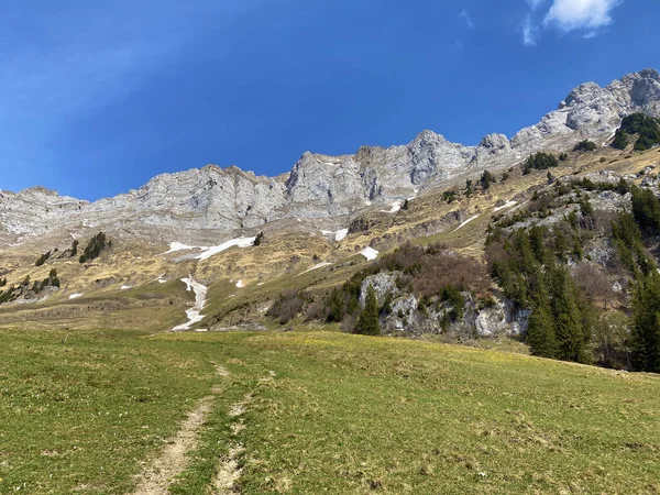 Trails Walking Hiking Sports Recreation Slopes Churfirsten Mountain Range Lake — Stock Photo, Image